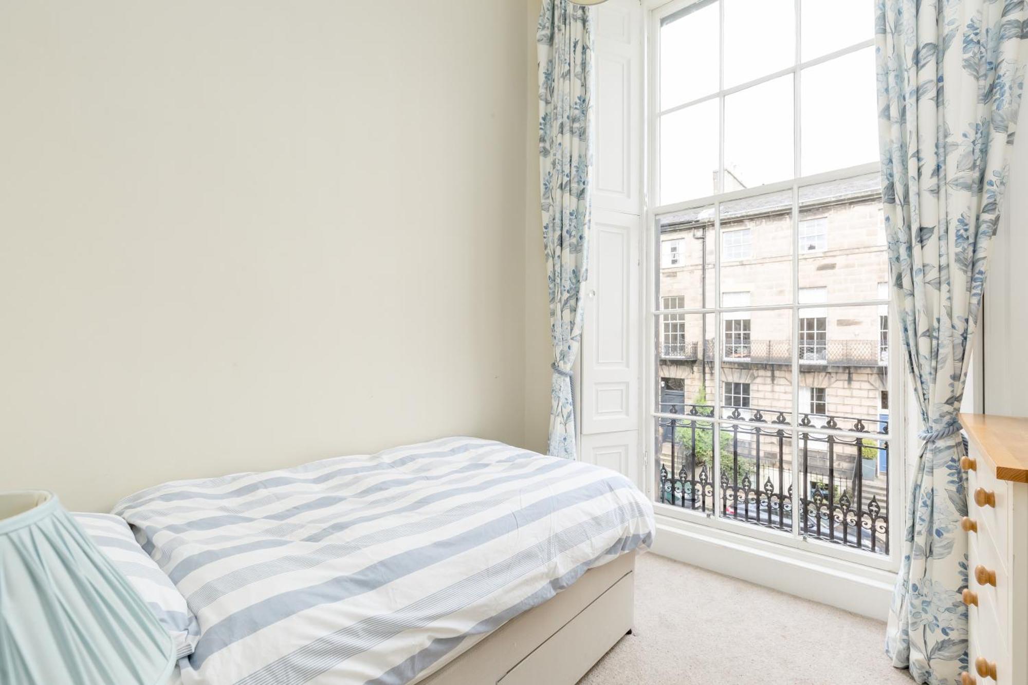 Light And Spacious 2 Bedroom Flat In Heart Of เอดินบะระ ภายนอก รูปภาพ